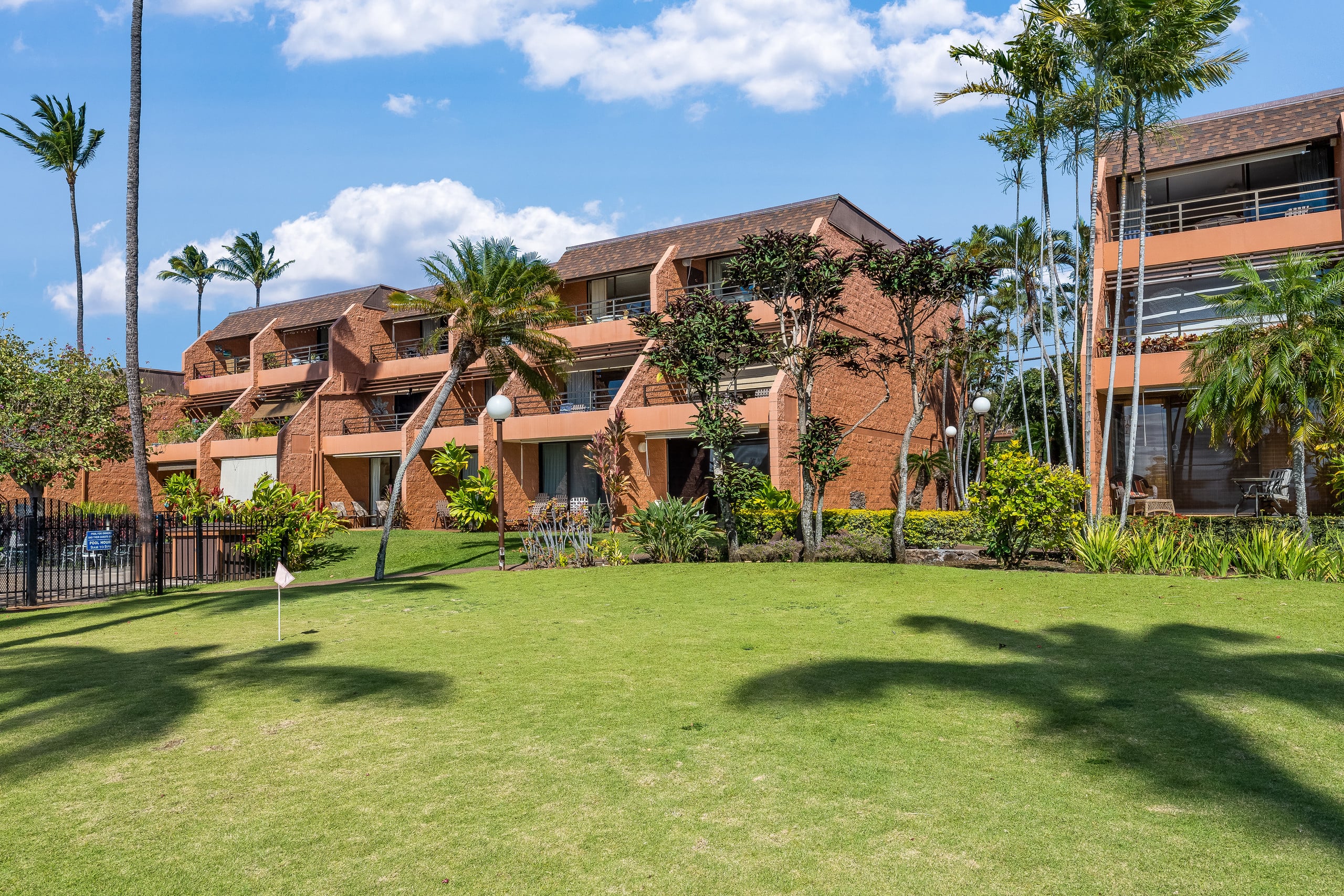 Condo in Lahaina · ★4.71 · 1 bedroom · 2 beds · 1 bath - Image 26