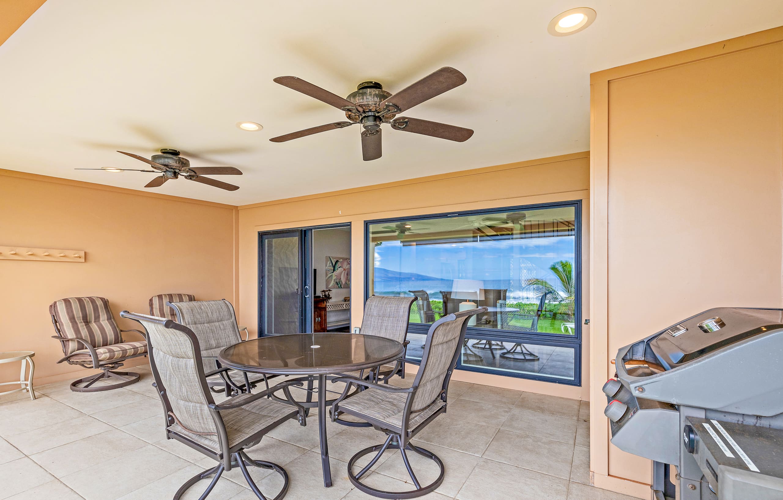 Townhouse in Lahaina · ★4.75 · 2 bedrooms · 3 beds · 2.5 baths - Image 15
