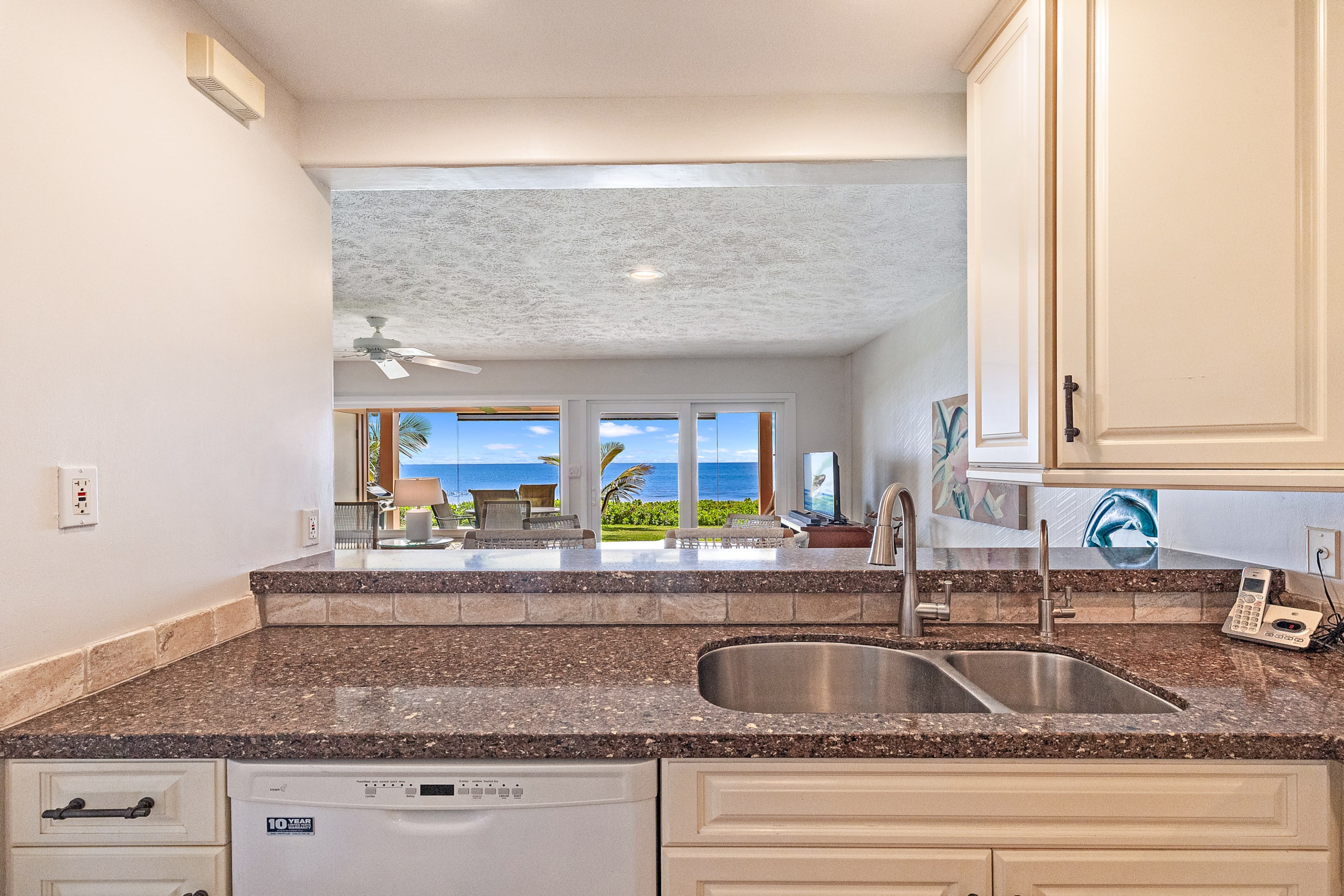 Townhouse in Lahaina · ★4.75 · 2 bedrooms · 3 beds · 2.5 baths - Image 34