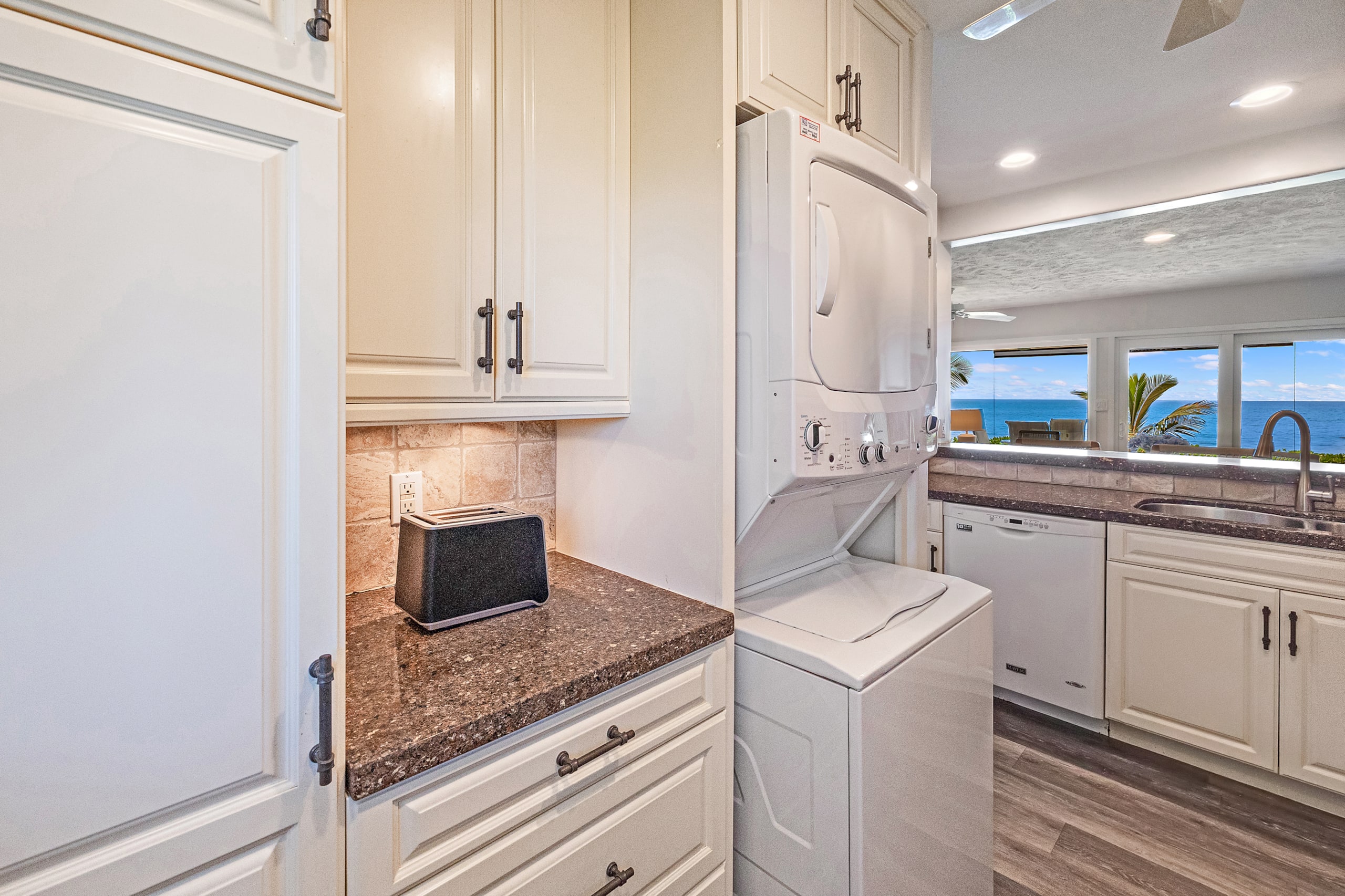 Townhouse in Lahaina · ★4.75 · 2 bedrooms · 3 beds · 2.5 baths - Image 14