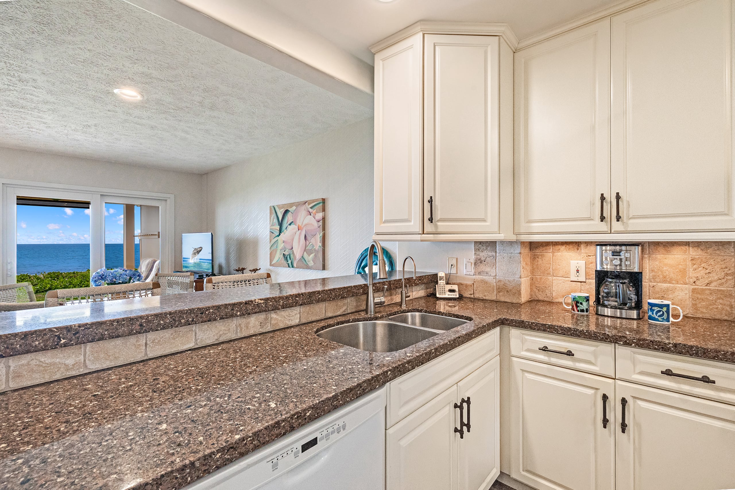 Townhouse in Lahaina · ★4.75 · 2 bedrooms · 3 beds · 2.5 baths - Image 28