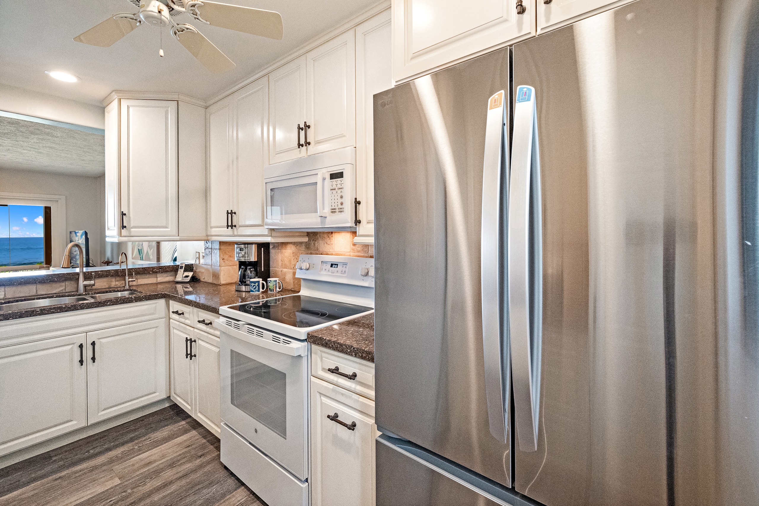 Townhouse in Lahaina · ★4.75 · 2 bedrooms · 3 beds · 2.5 baths - Image 8