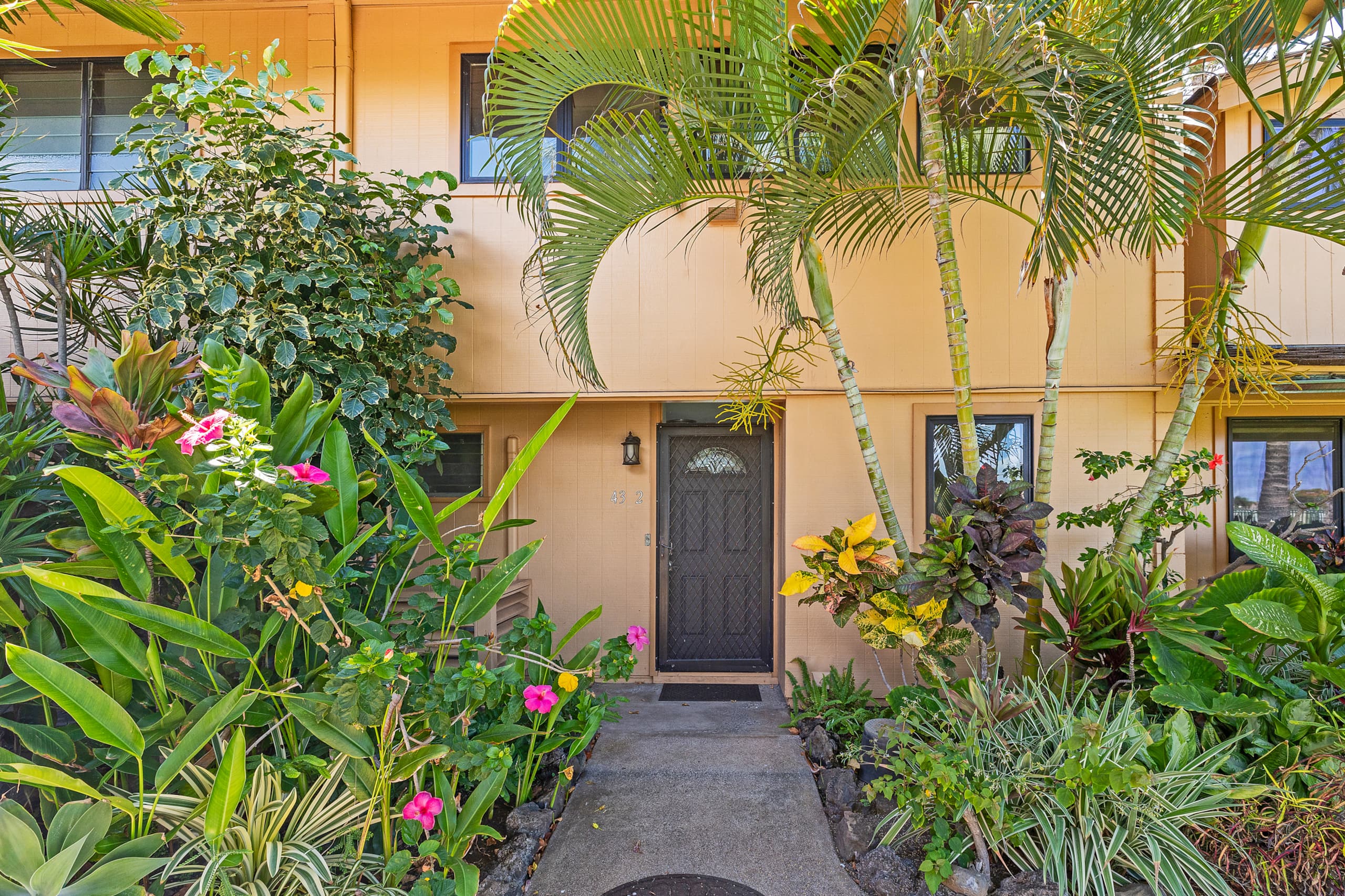 Townhouse in Lahaina · ★4.75 · 2 bedrooms · 3 beds · 2.5 baths - Image 44