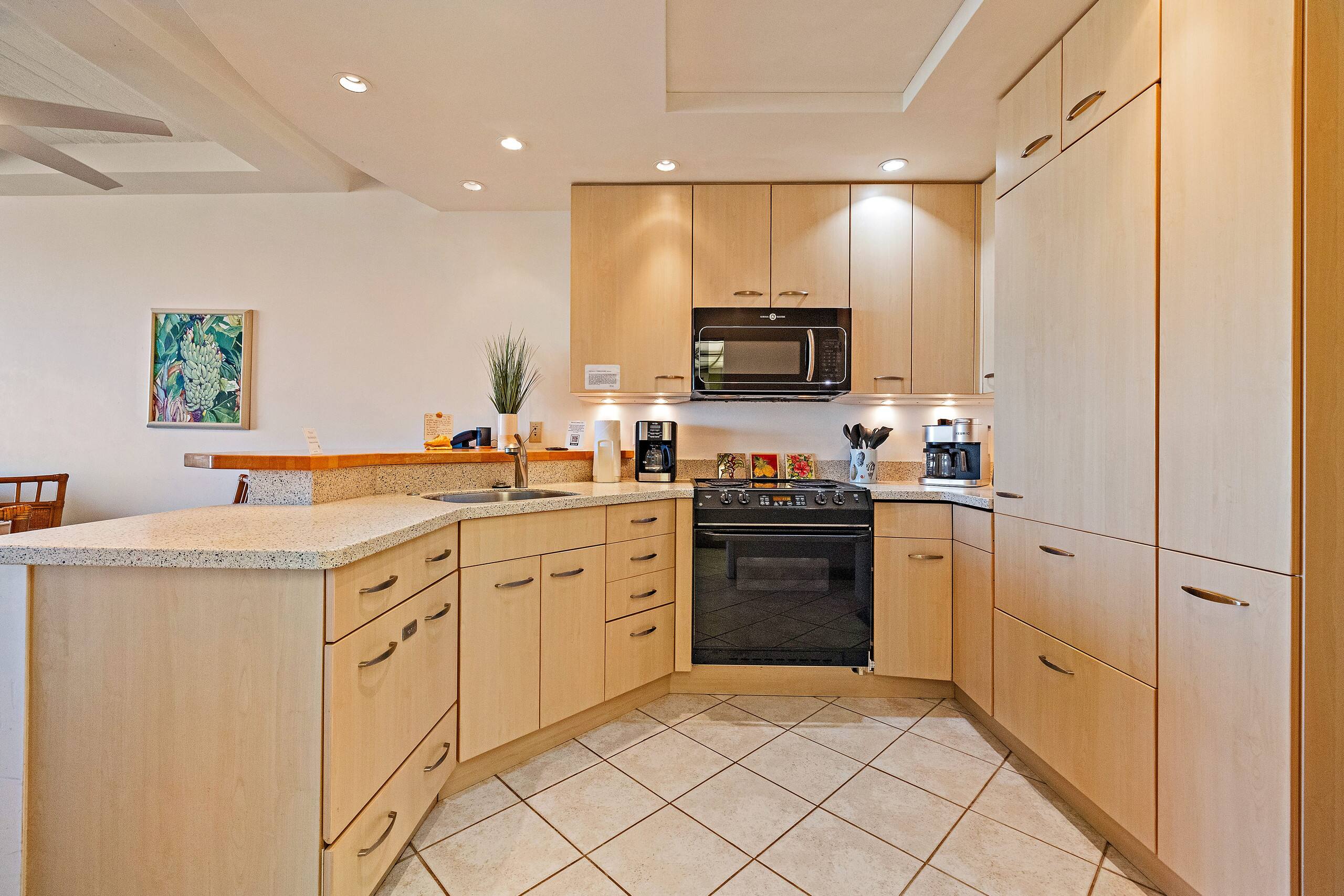 Condo in Lahaina · ★4.82 · Studio · 1 bed · No bathroom - Image 17