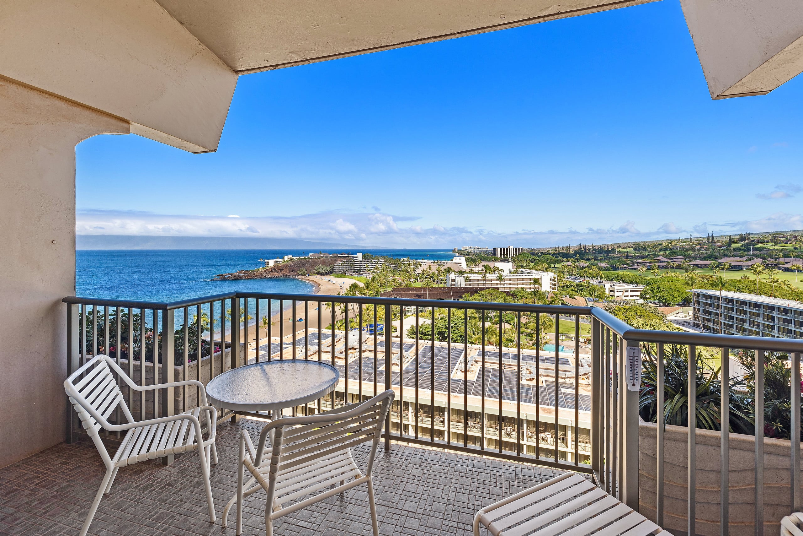 Condo in Lahaina · ★4.82 · Studio · 1 bed · No bathroom - Image 3