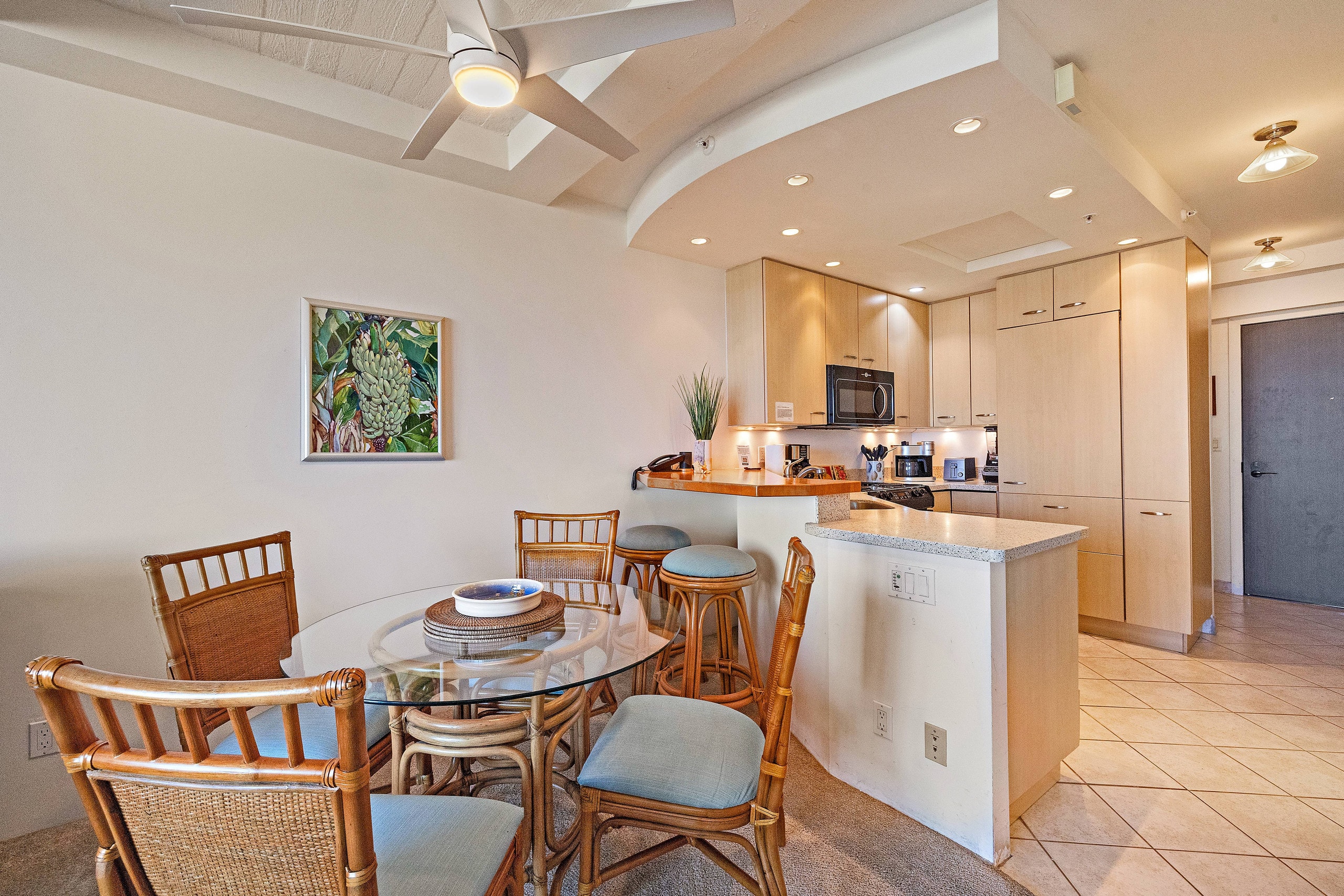 Condo in Lahaina · ★4.82 · Studio · 1 bed · No bathroom - Image 21