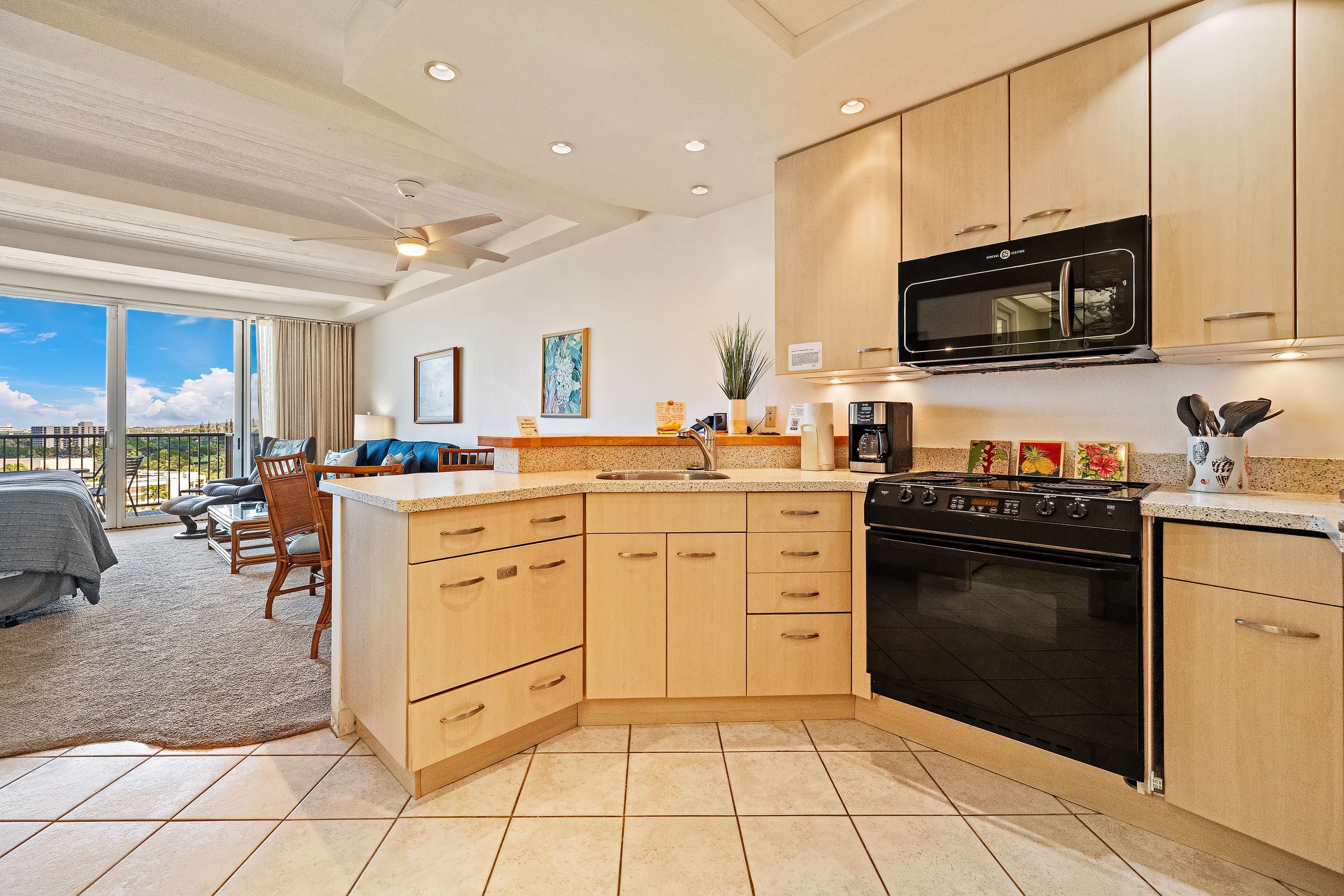 Condo in Lahaina · ★4.82 · Studio · 1 bed · No bathroom - Image 16