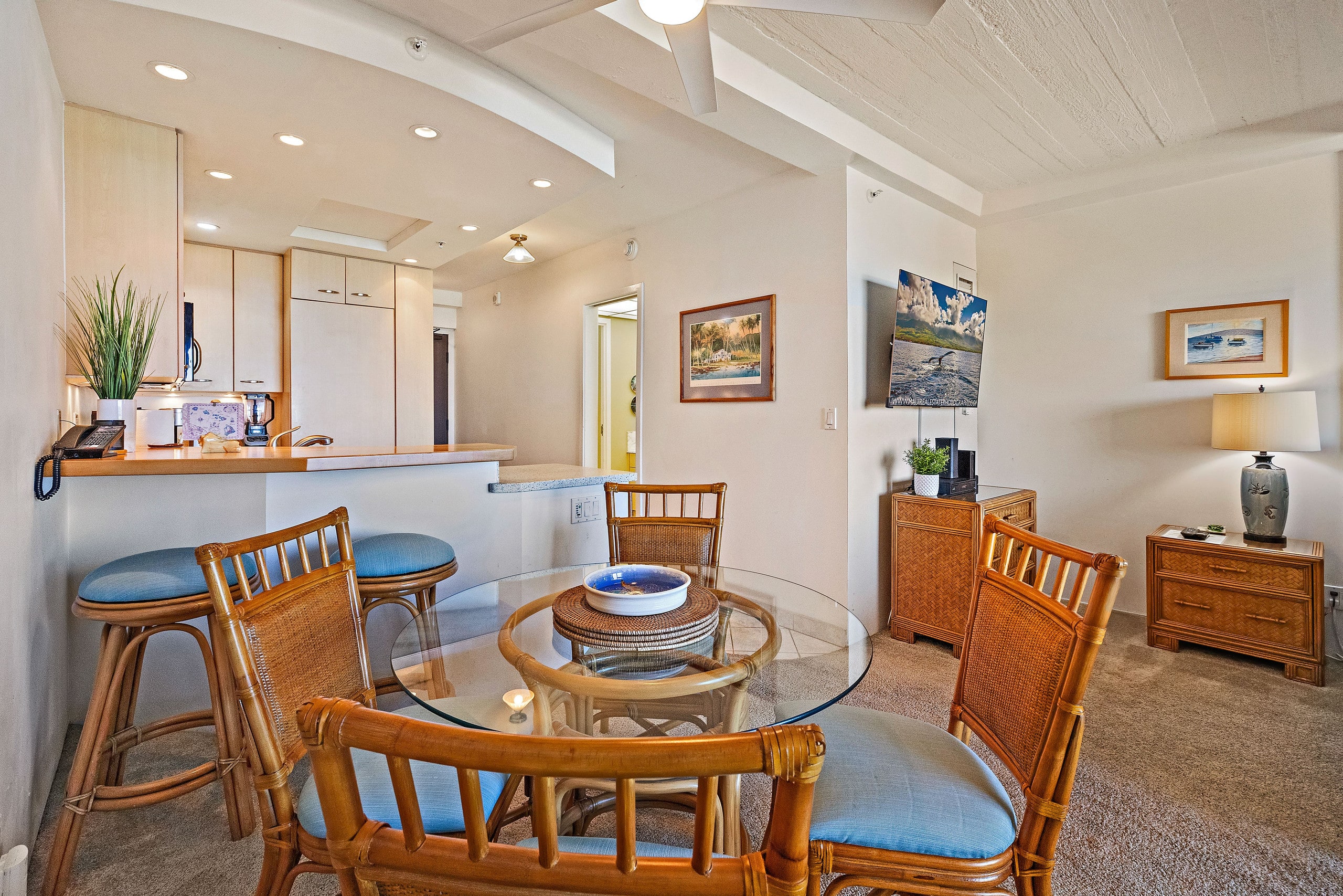 Condo in Lahaina · ★4.82 · Studio · 1 bed · No bathroom - Image 23