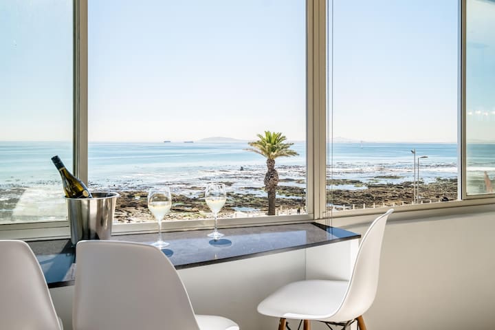 Beautiful Apartment walking Distance to the Ocean