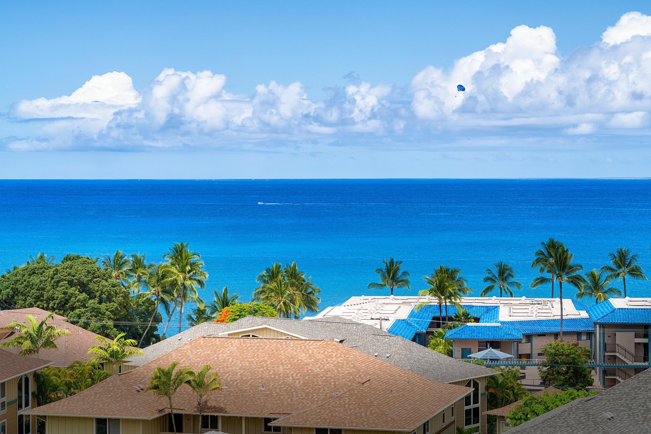 Kona Mansions#229 Top Floor, 2 story Unit w/Ocean - Image 2