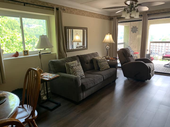 Olde Gatlinburg 712 Is A Beautiful Condo With - Gatlinburg, TN