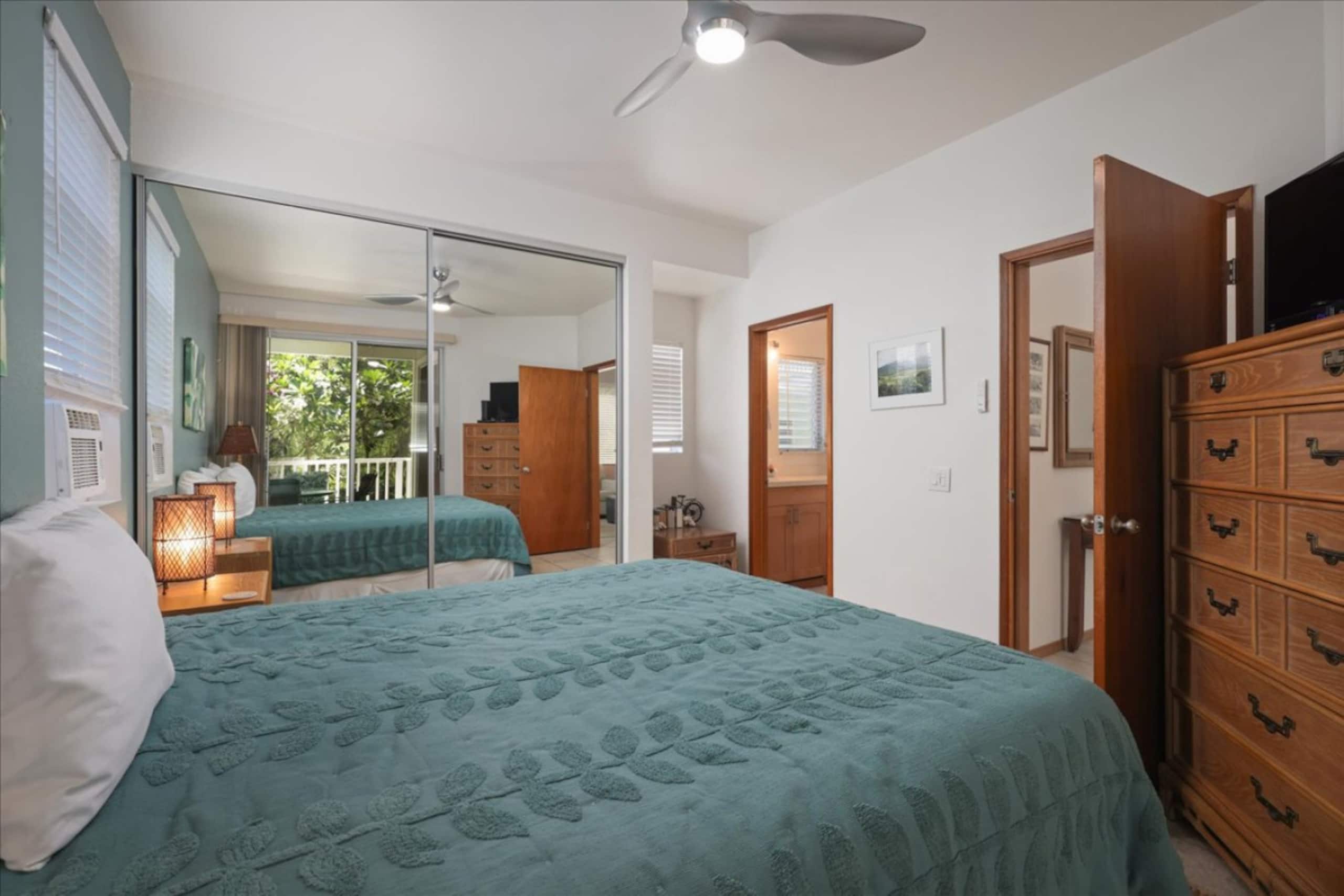 Condo in Kailua-Kona · ★4.65 · 2 bedrooms · 2 beds · 2 private baths - Image 10