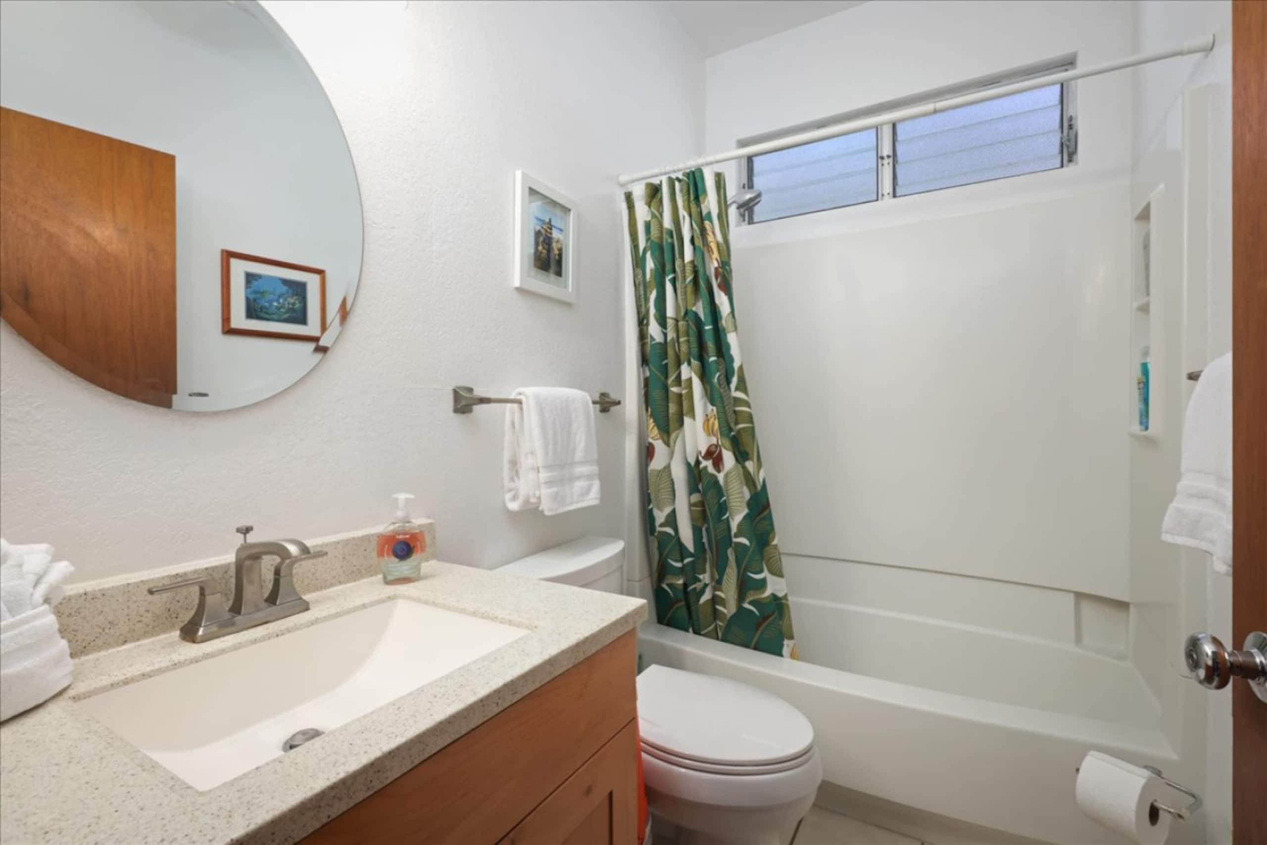 Condo in Kailua-Kona · ★4.65 · 2 bedrooms · 2 beds · 2 private baths - Image 13