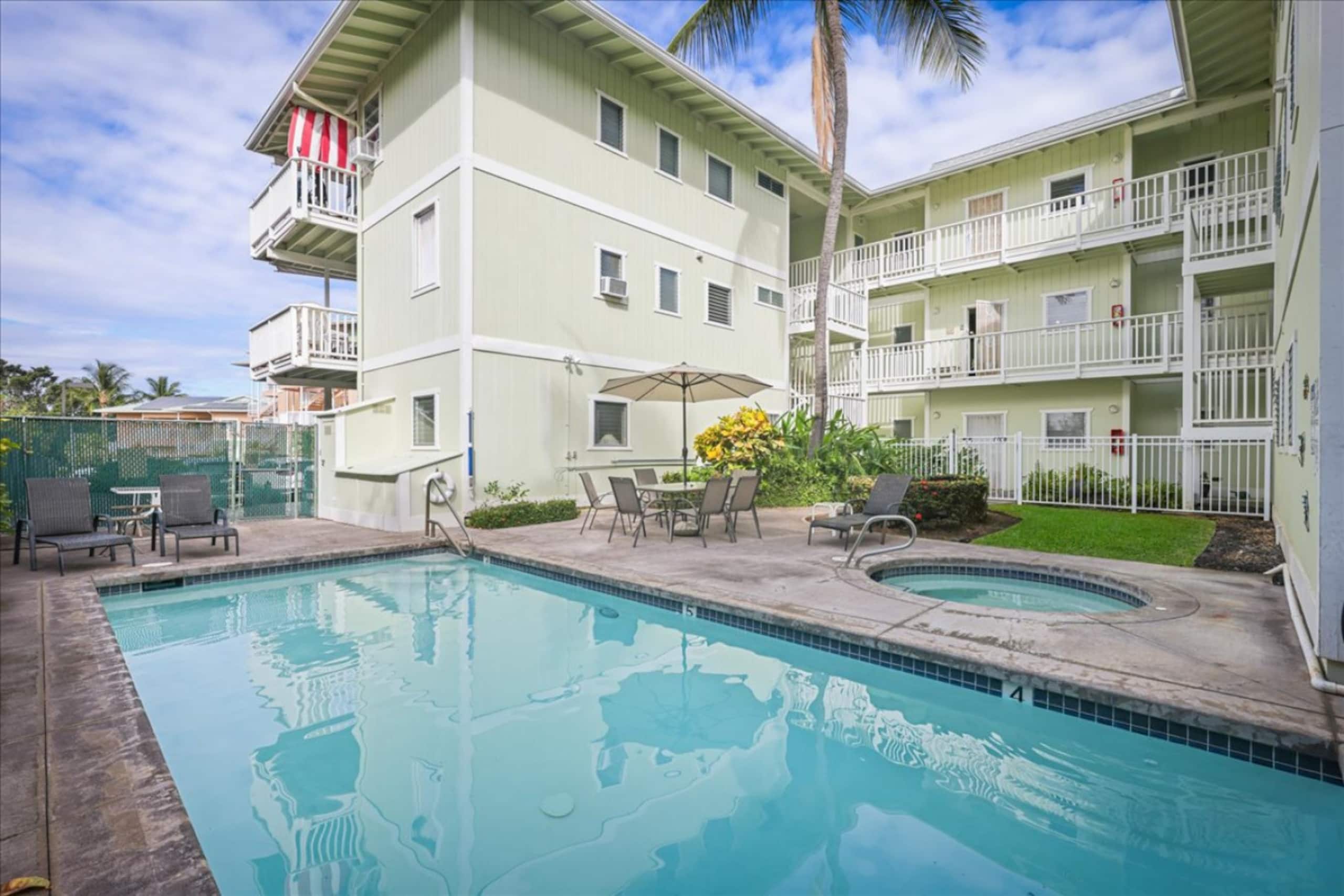 Condo in Kailua-Kona · ★4.65 · 2 bedrooms · 2 beds · 2 private baths - Image 18