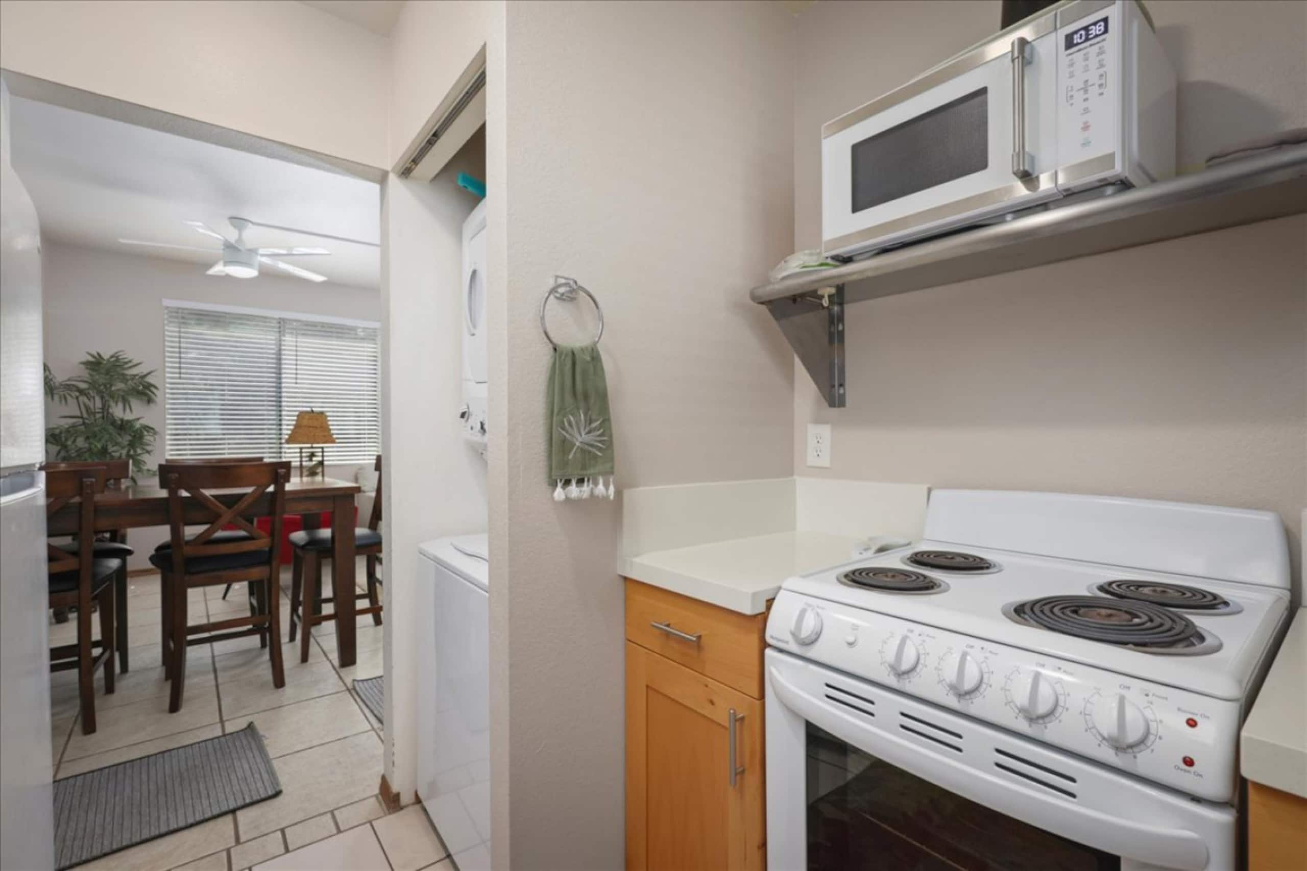 Condo in Kailua-Kona · ★4.65 · 2 bedrooms · 2 beds · 2 private baths - Image 6