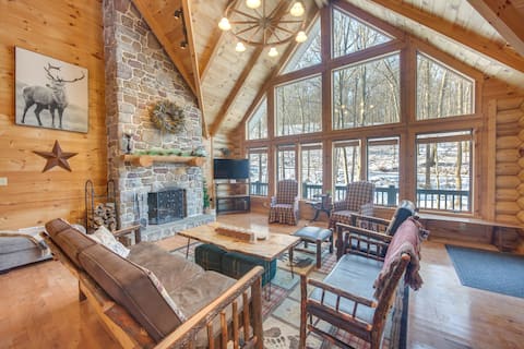 Expansive Group Getaway: 11 Mi to Lancaster!