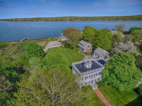 Waterfront Fun at this Huge Family Estate!