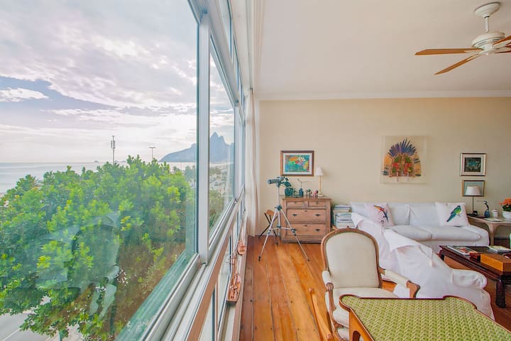 Beautiful Apartment with Sea View in Ipanema