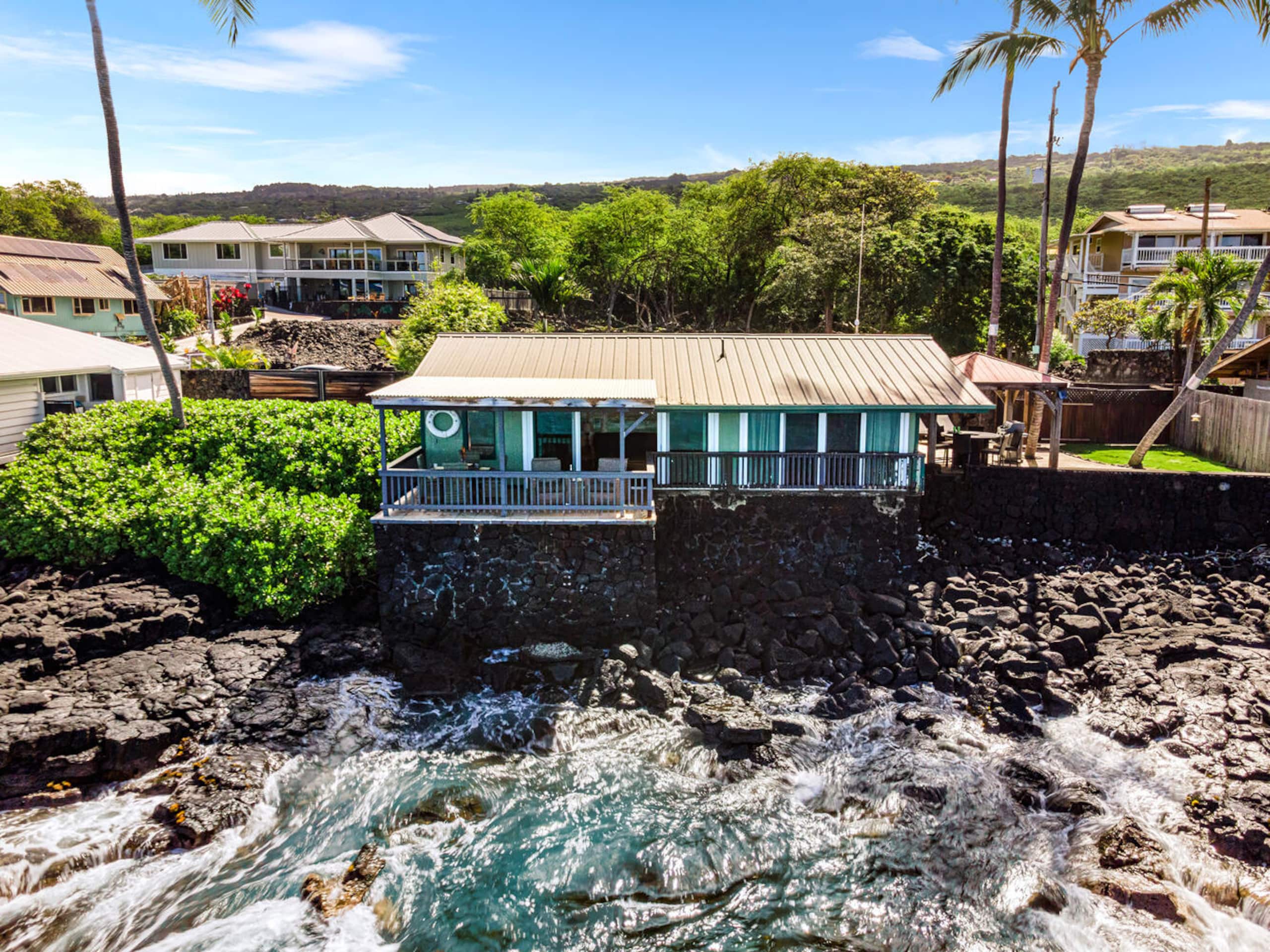 Home in Kailua-Kona · ★4.87 · 1 bedroom · 2 beds · 1 bath - Image 5