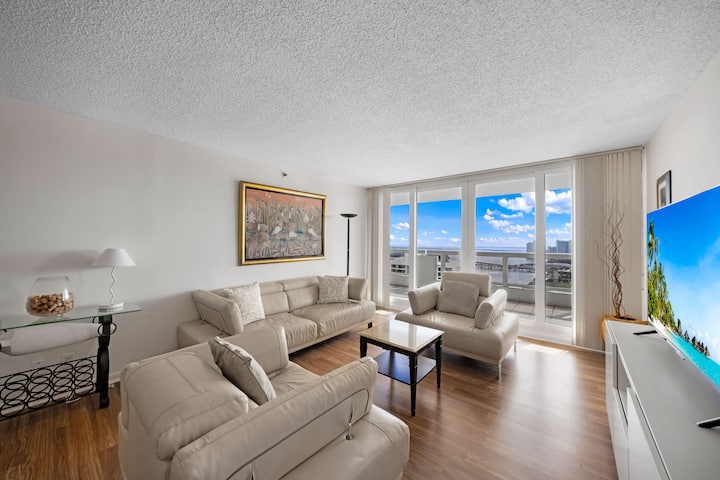 Spacious 3br | Bay Overlooking Balcony | Staycozy - Miami, FL