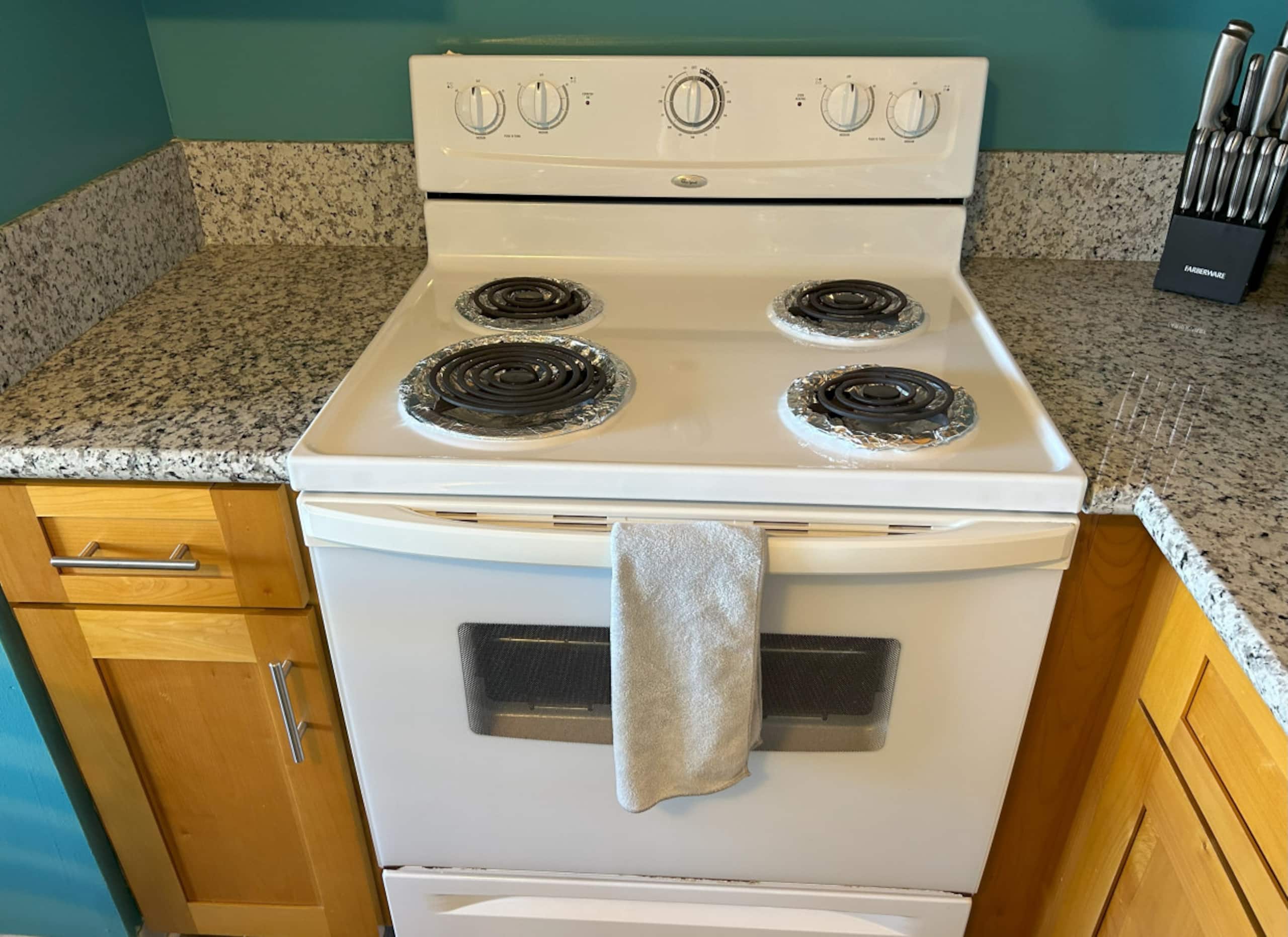 Condo in Honolulu · ★4.33 · 1 bedroom · 3 beds · 1 private bath - Image 10