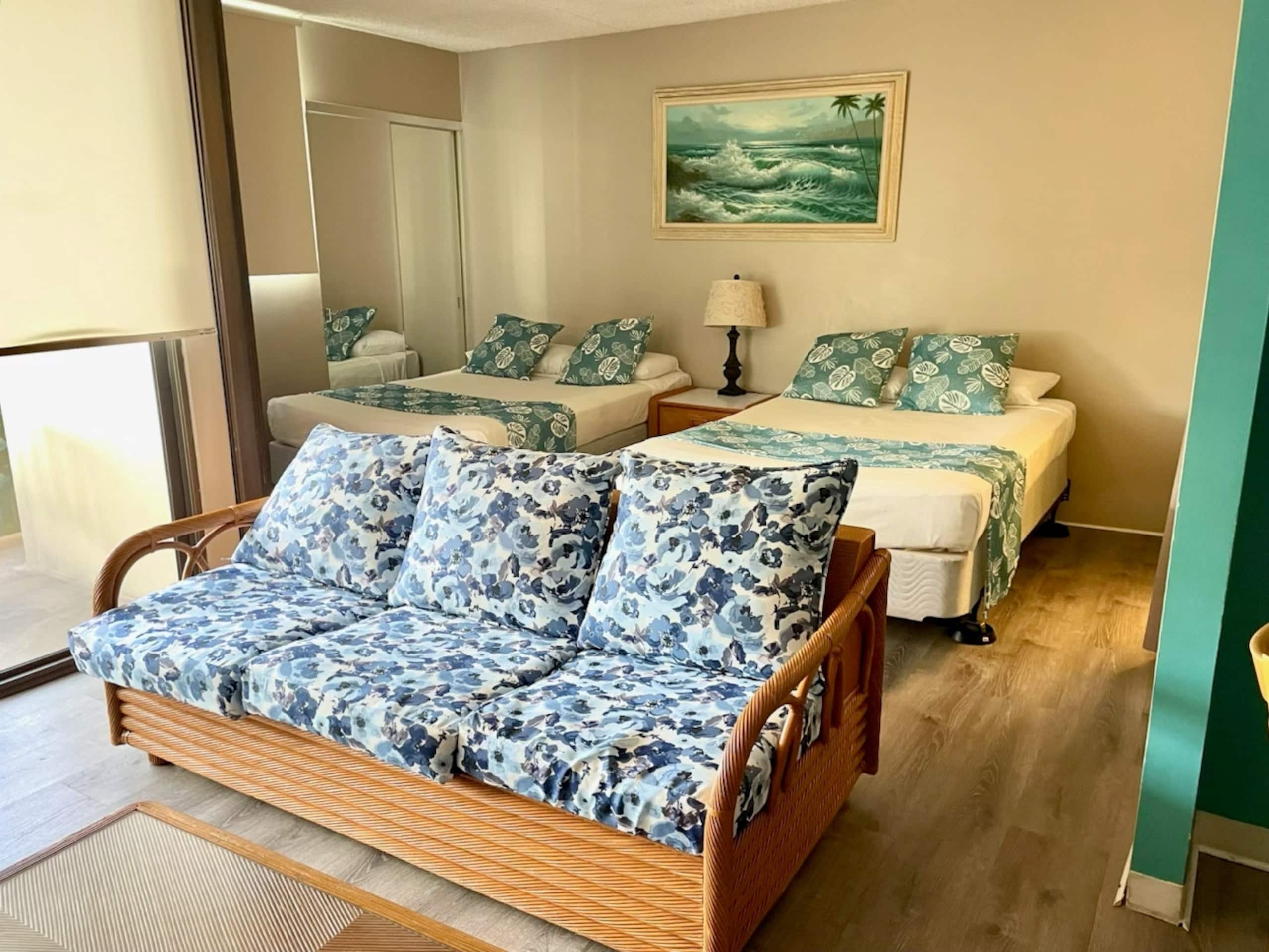 Condo in Honolulu · ★4.33 · 1 bedroom · 3 beds · 1 private bath - Image 1