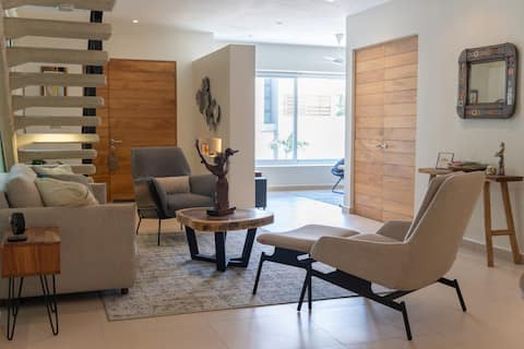 Successful Airbnb property: Casa Joya-Luxury 3-Bedroom Home with View in Punta Arena