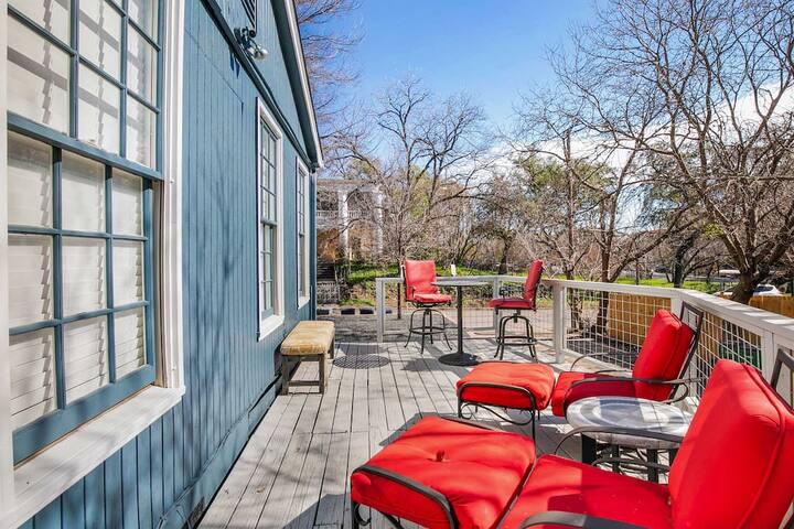 6th Street Mansion + Cottage | Walk Downtown gallery image 4