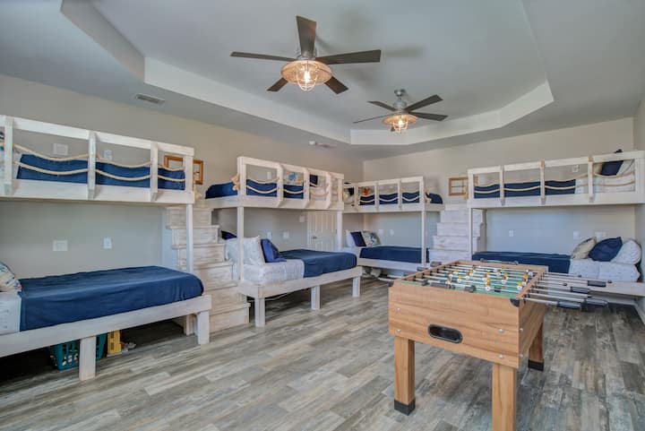 Chumba cha Palm Paradise-Bunk (2) Vitanda vya ukubwa kamili, (6) Vitanda viwili