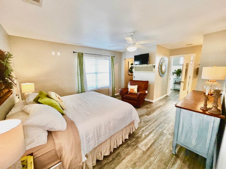 Chumba cha Kulala cha Kijani cha Ghorofa ya 1 cha Palm Paradise