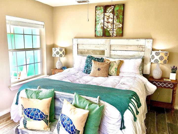 Palm Paradise Ghorofa ya 2 Chumba cha King Master Turtle