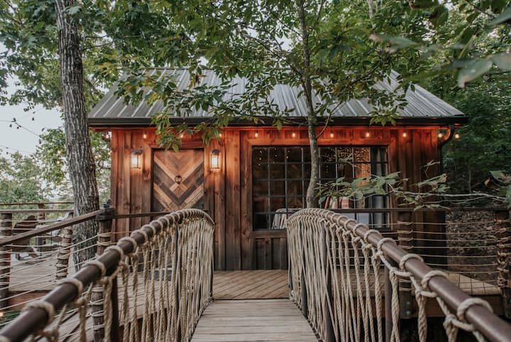 Mountaintop Luxury Treehouse at Selah Ridge - Airbnb