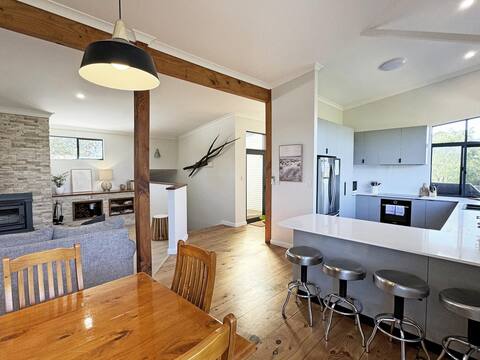 Ocean Beach House: Pet friendly with beach views