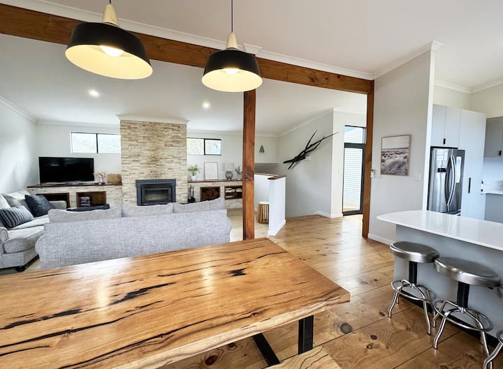 Ocean Beach House +Studio, Pet friendly, Sea views
