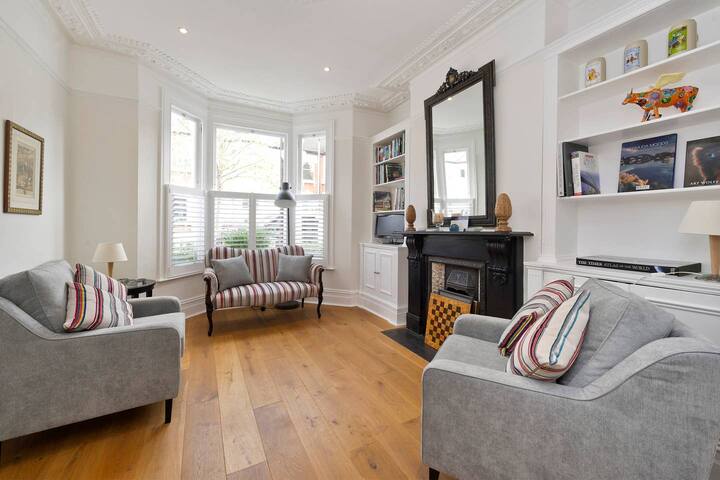Spacious 4 Bed House, Battersea gallery image 2