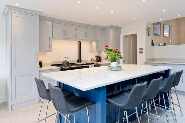 Spacious 4 Bed House, Battersea gallery image 3