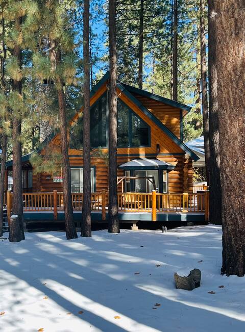 Steps to Snow Summit. Relaxing Spa, Pool Table.