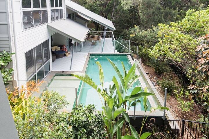 Mamilla Beach House – Private Pool – Designer Home – Media Room gallery image 2