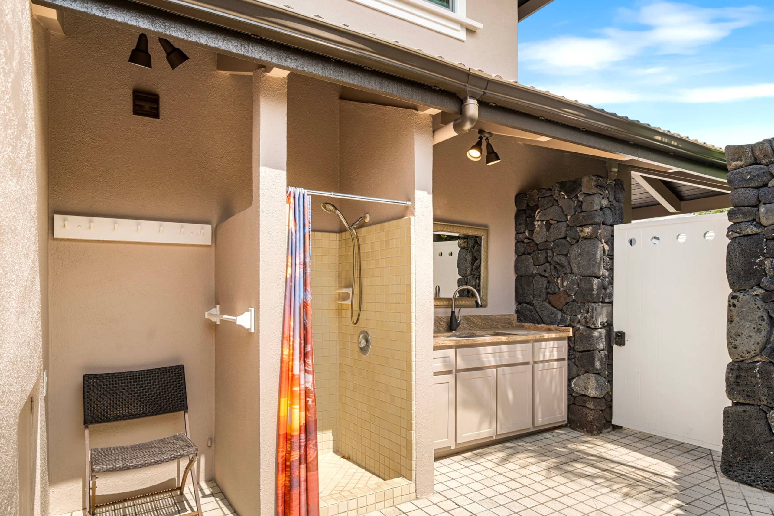 Home in Kailua-Kona · ★4.91 · 3 bedrooms · 3 beds · 3.5 baths - Image 25