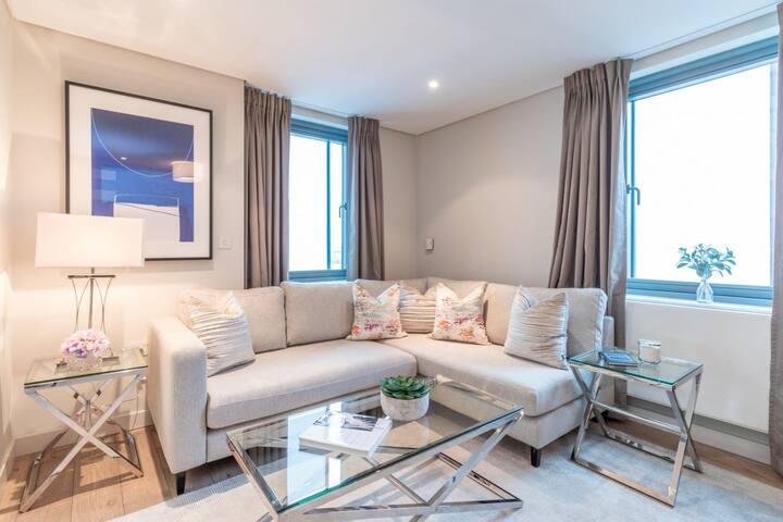 Luxurious three-bedroom Paddington apartment with gallery image 2