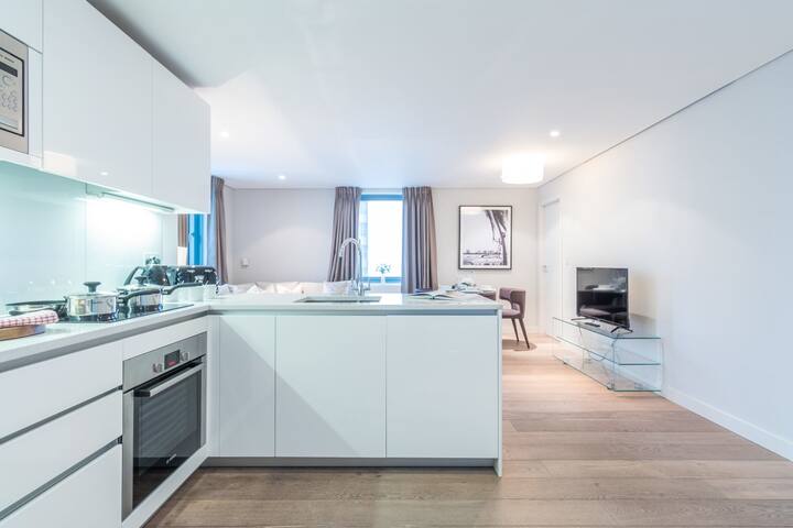 Luxurious three-bedroom Paddington apartment with gallery image 4