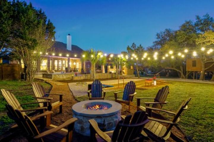 Pool | Hot Tub | Pool Table | Basktball | Fire Pit gallery image 4