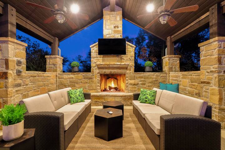 Pool | Hot Tub | Pool Table | Basktball | Fire Pit gallery image 2