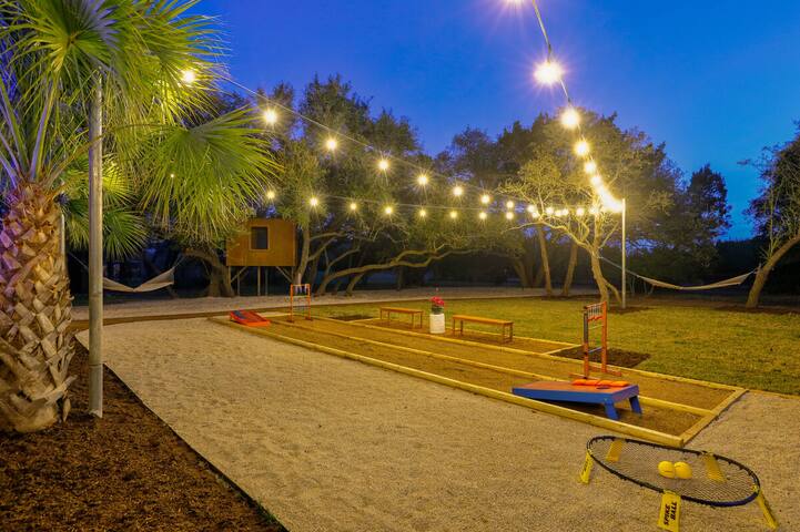 Pool | Hot Tub | Pool Table | Basktball | Fire Pit gallery image 3