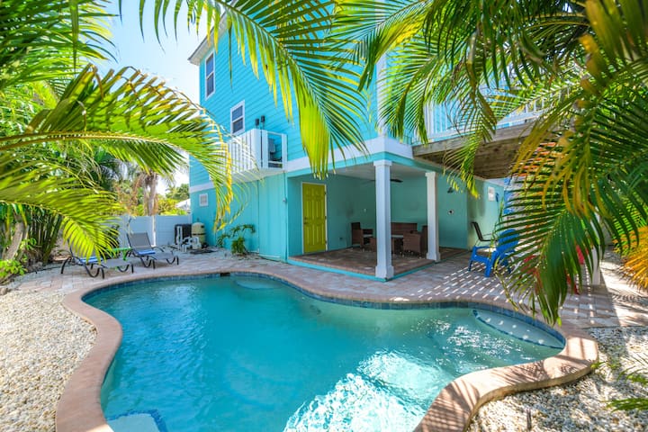 Pool, Elevator, Close To Beach! - Blue Pineapple - Anna Maria Island, FL