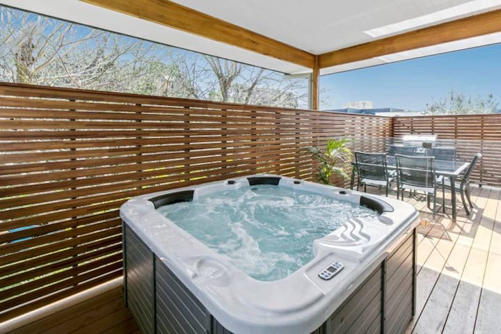 HALE KUPA | Huge Entertainer | Spa | 300m Beach