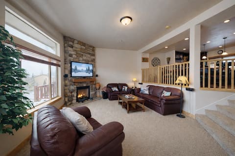 Spacious Ski Retreat with Pool Spa and Garage 5452