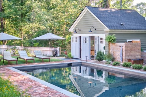 Cute & Cozy  Poolside Hideaway Near Duke & UNC