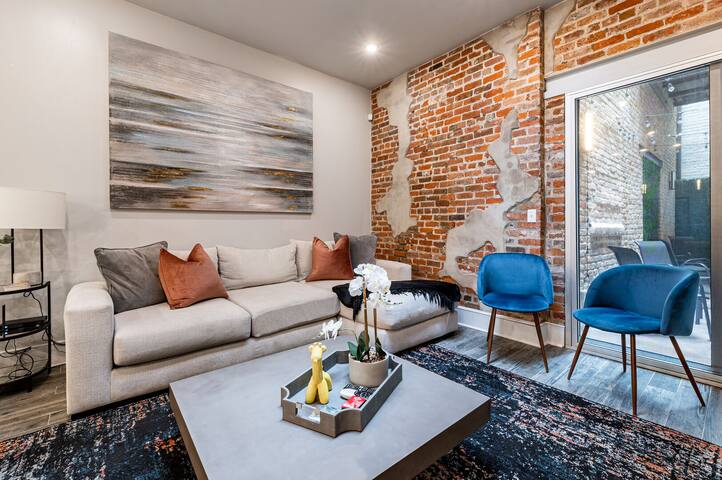 Downtown 4BR | Private Outdoor Patio | King Beds gallery image 3