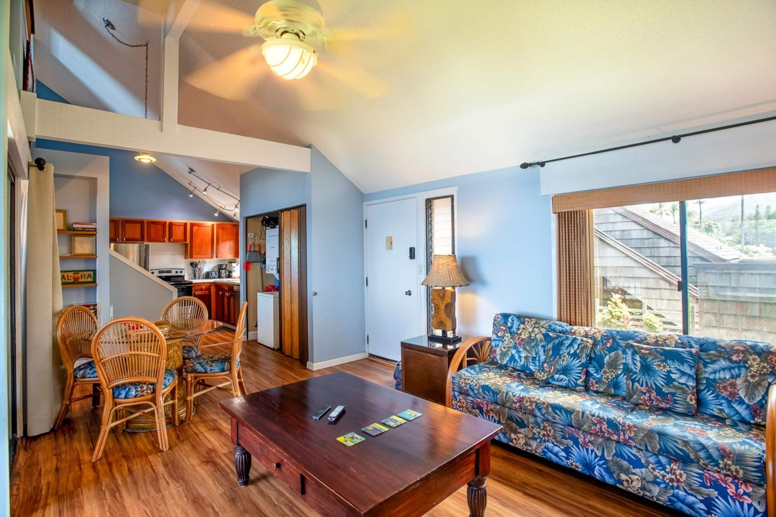 Peaceful Top-Floor Condo w/ Unbeatable Views - Photo 8